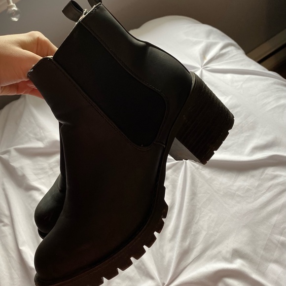 Boots from Boathouse - Picture 2 of 2